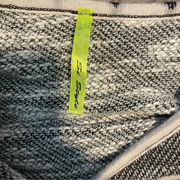 ⭐️4 for $10⭐️Heathered Knit Long Sleeve Pocket Shirt.  Aztec Colorblock Tunic - Picture 7 of 11